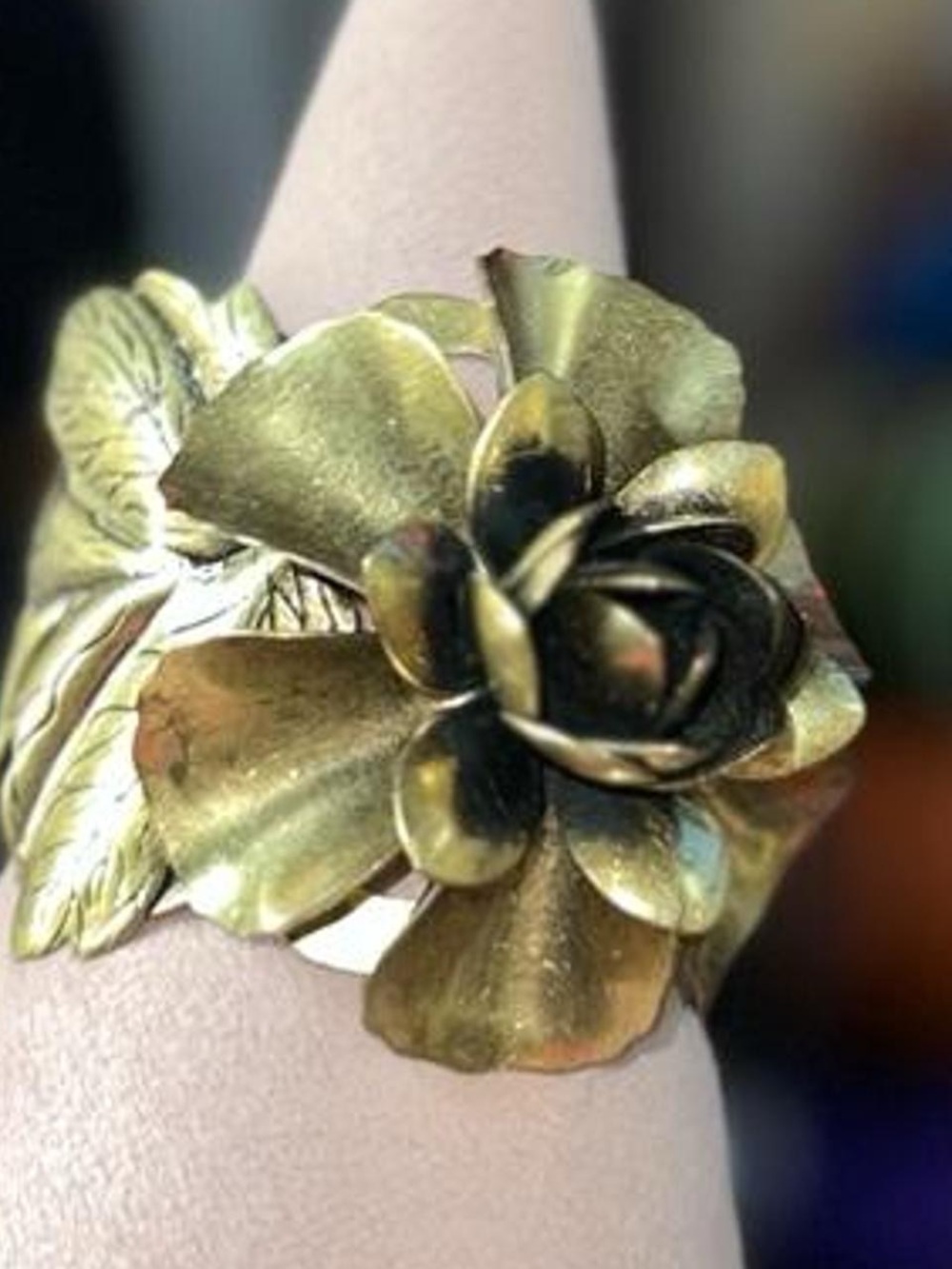 Stunning Y2K brass tone chunky floral cuff bangle bracelet